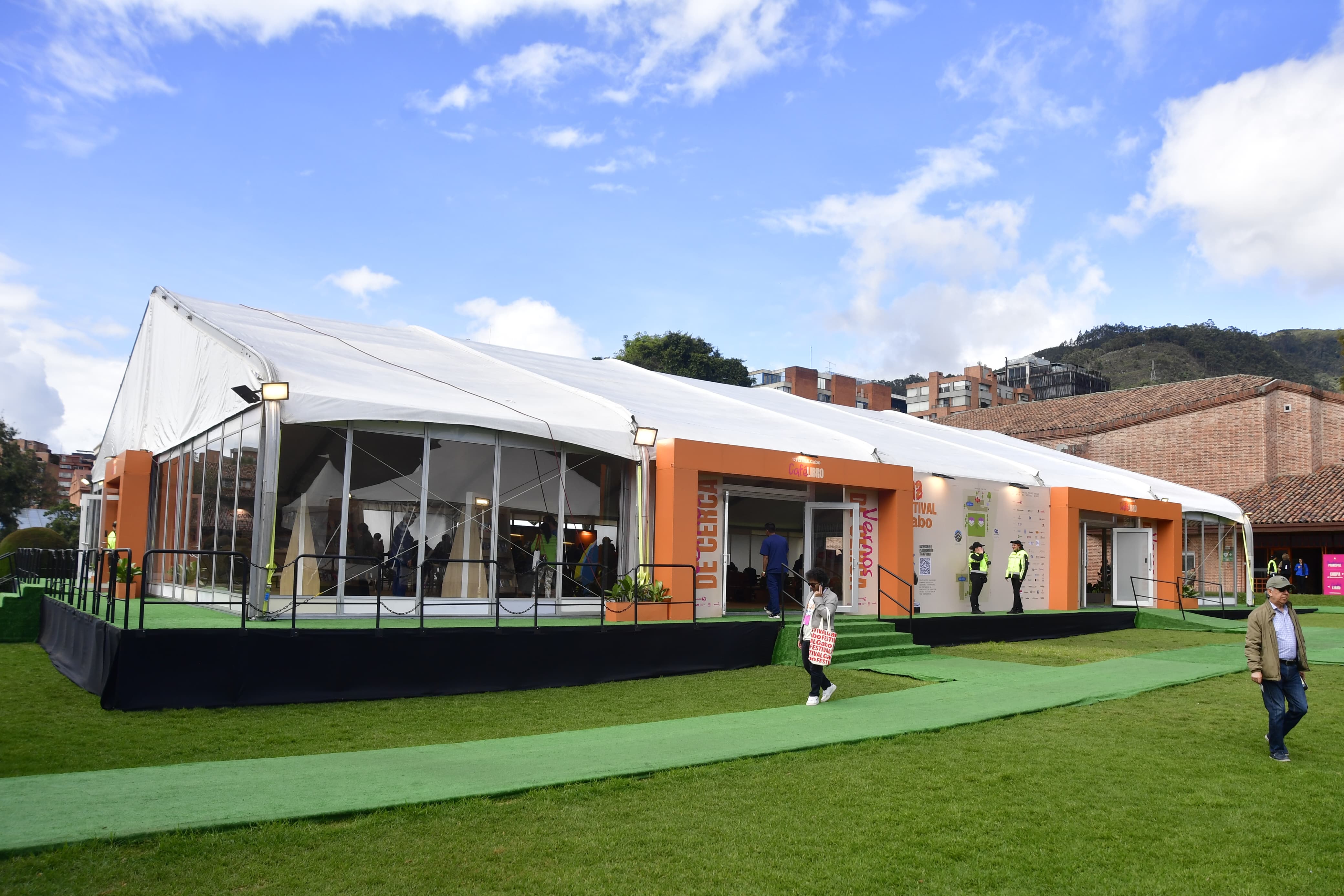 Con el lema "Vernos de cerca", el Festival Gabo reúne a periodistas, lectores y pensadores en un escenario que invita a al intercambio de ideas para imaginar futuros posibles.
