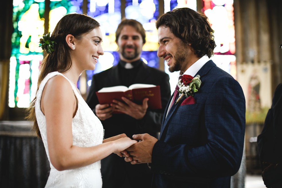 Esto ocurre cuando los compañeros permanentes se casan