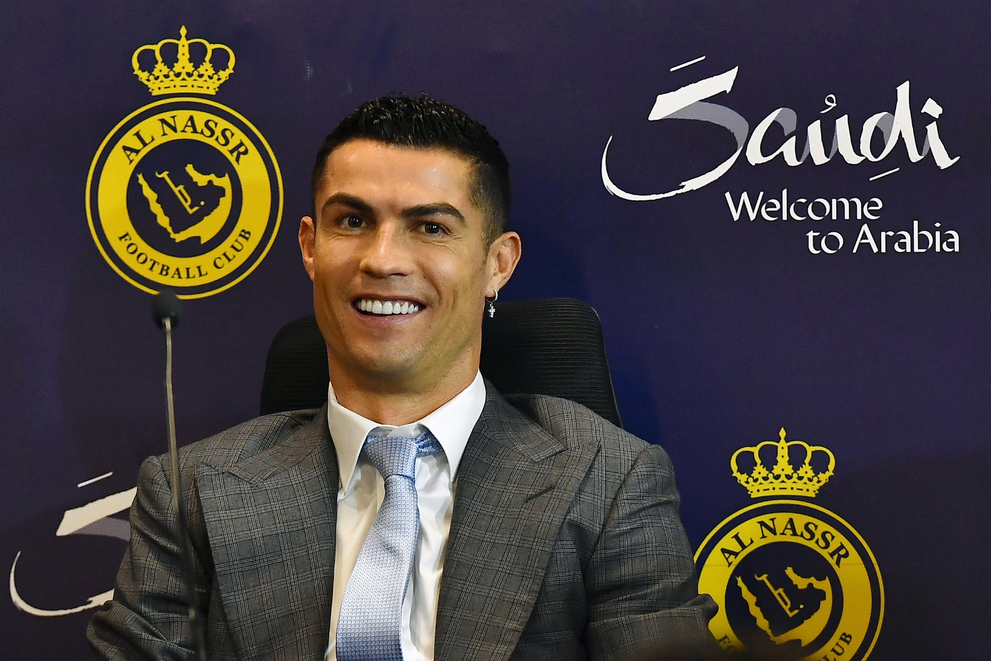 Ronaldo desbanca a Messi como el deportista mejor pagado del año