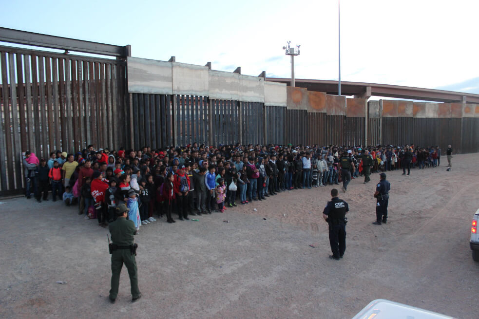 Trump parece no asustar a los migrantes… se triplicó el número de los que intentan cruzar a EE. UU.