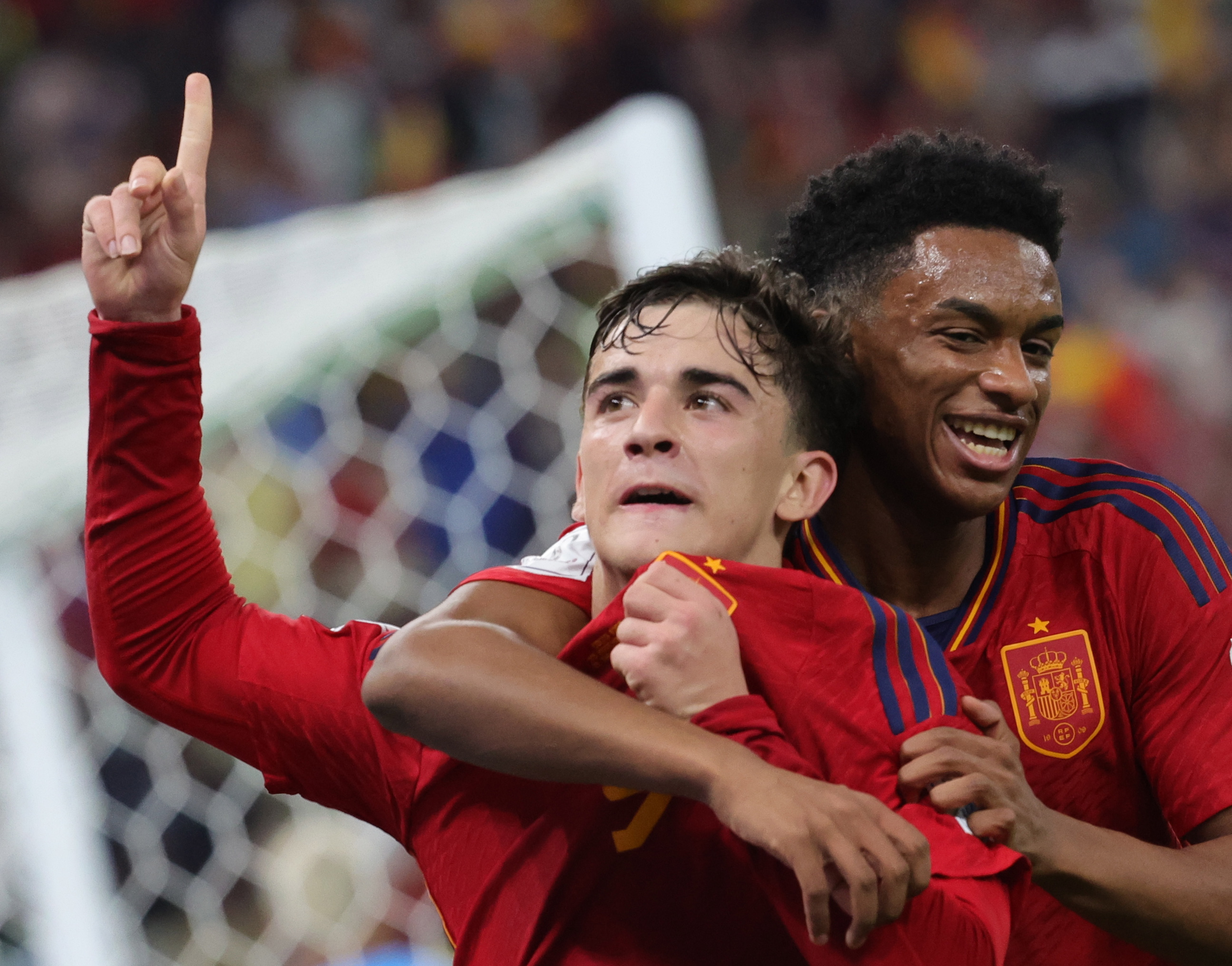 Doha (Qatar), 23/11/2022.- Gavi (L) of Spain celebrates scoring the 5-0 lead during the FIFA World Cup 2022 group E soccer match between Spain and Costa Rica at Al Thumama Stadium in Doha, Qatar, 23 November 2022. (Mundial de Fútbol, España, Catar) EFE/EPA/Abir Sultan