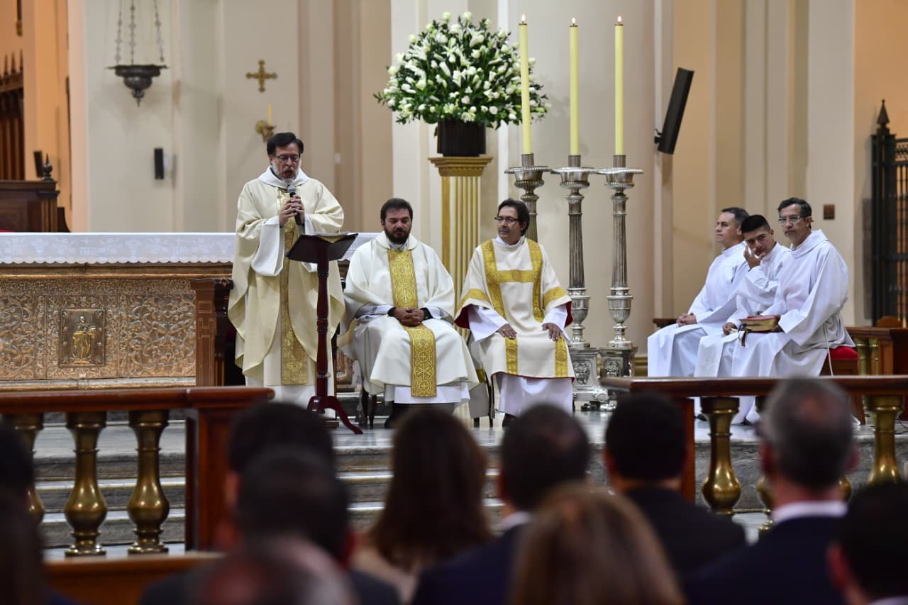 Tras un año de la muerte de Miguel Uribe Turbay, su familia junto a varios congresistas realizaron un homenaje a la memoria del senador en la Parroquia La Inmaculada Concepción, para luego develar su monumento en el antiguo parque “El Golfito”, que ahora lleva su nombre.
