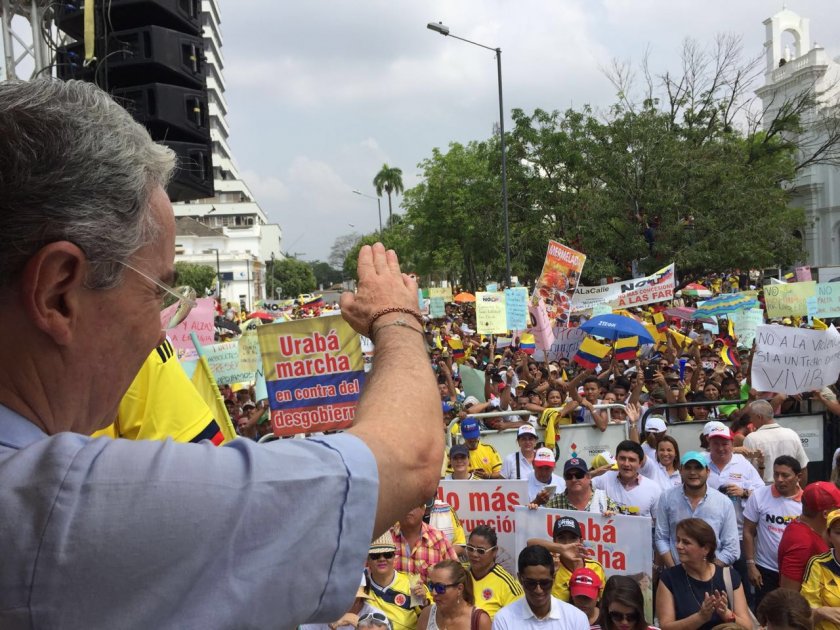 El expresidente Álvaro Uribe en la marcha que se realizó en Montería