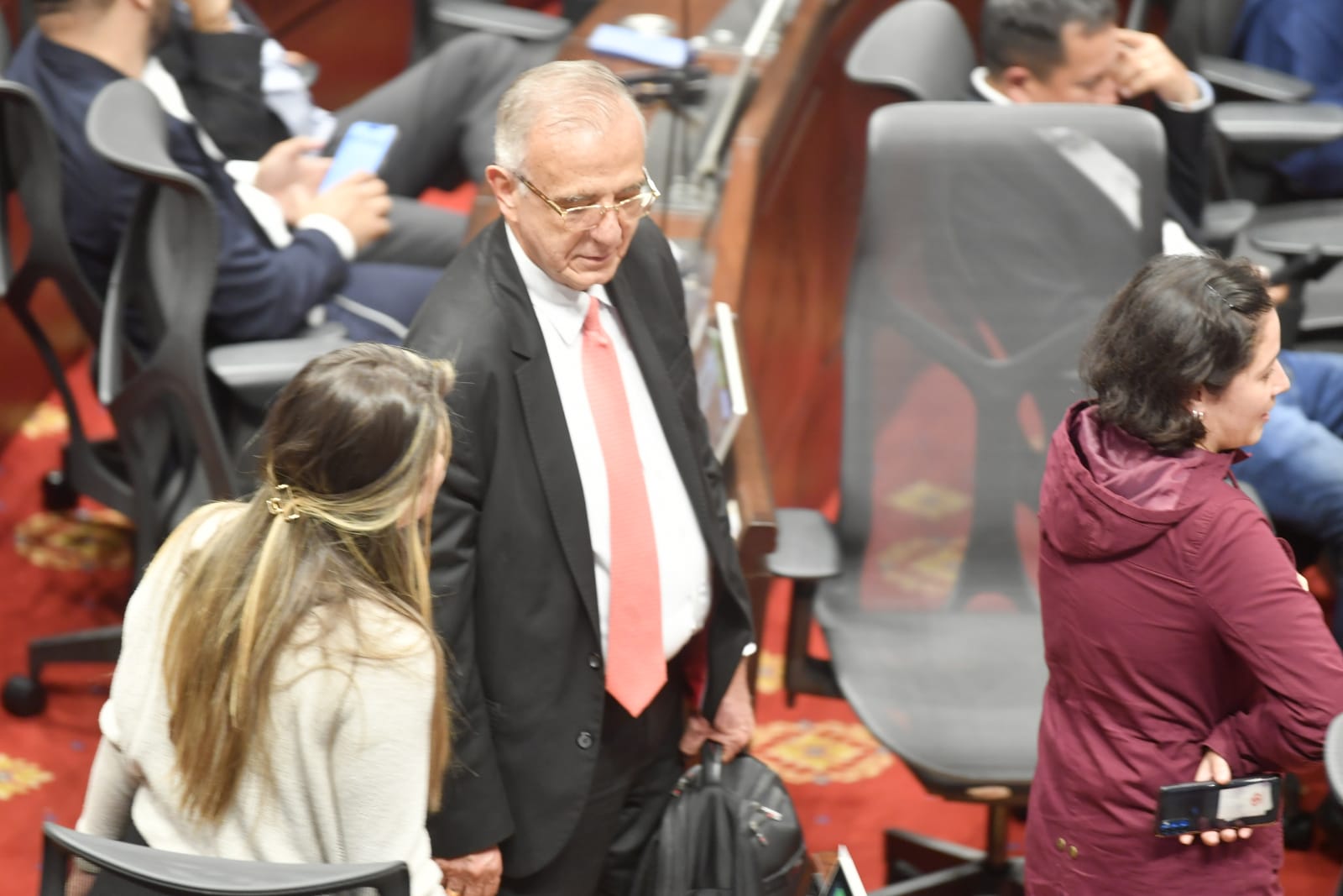 Mindefensa dice que no cederá ante las disidencias para pactar nuevo cese al fuego