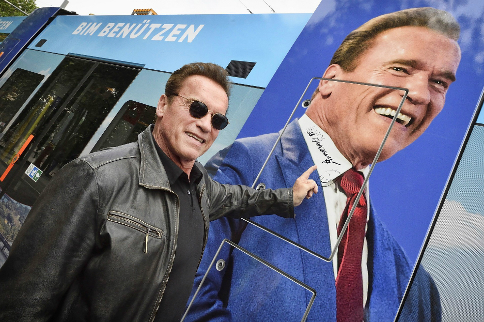 Subastan autógrafo de Schwarzenegger para salvar tortugas marinas