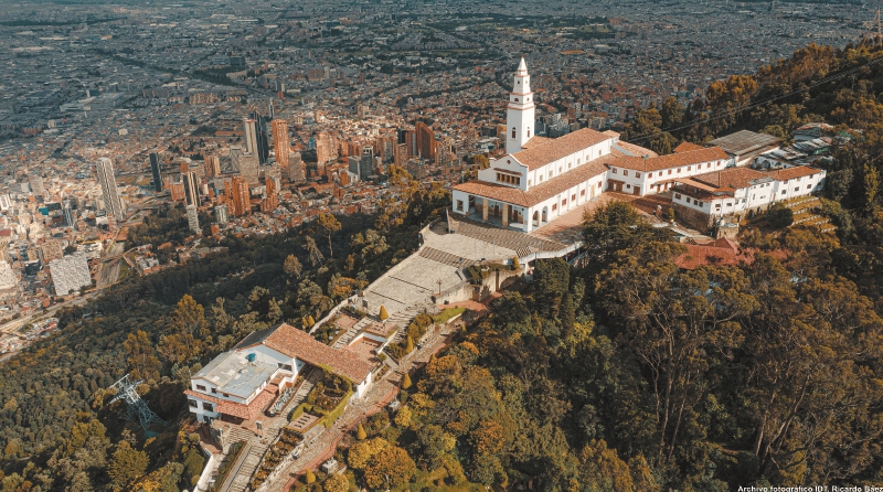 Descubra todo sobre el Cerro de Monserrate en Bogotá. Cuántos escalones tiene, su altura, récord de ascenso y diferentes precios.