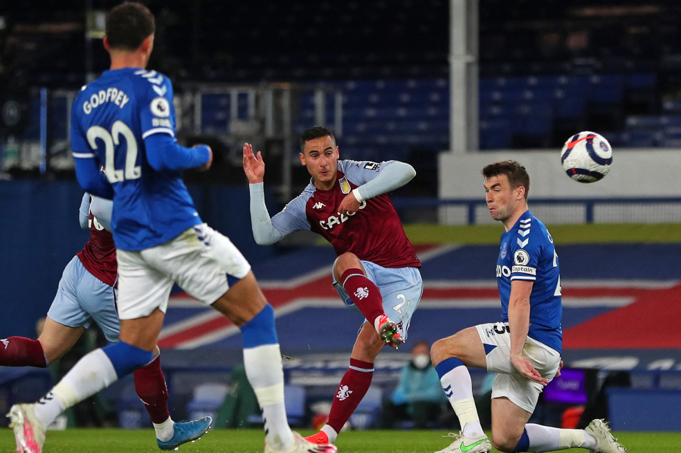 Everton, sin James Rodríguez, perdió con Aston Villa