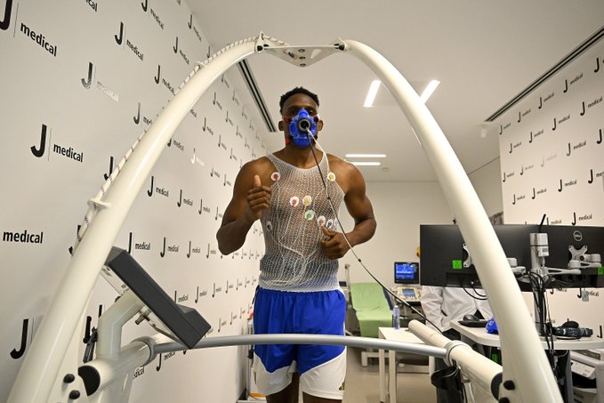 Jhon Lucumí llegó a la Juventus, fue presentado y realizó sus exámenes médicos