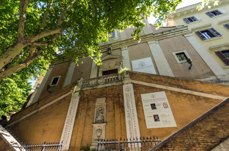 Conozca la iglesia en Roma decorada con 4.000 huesos humanos