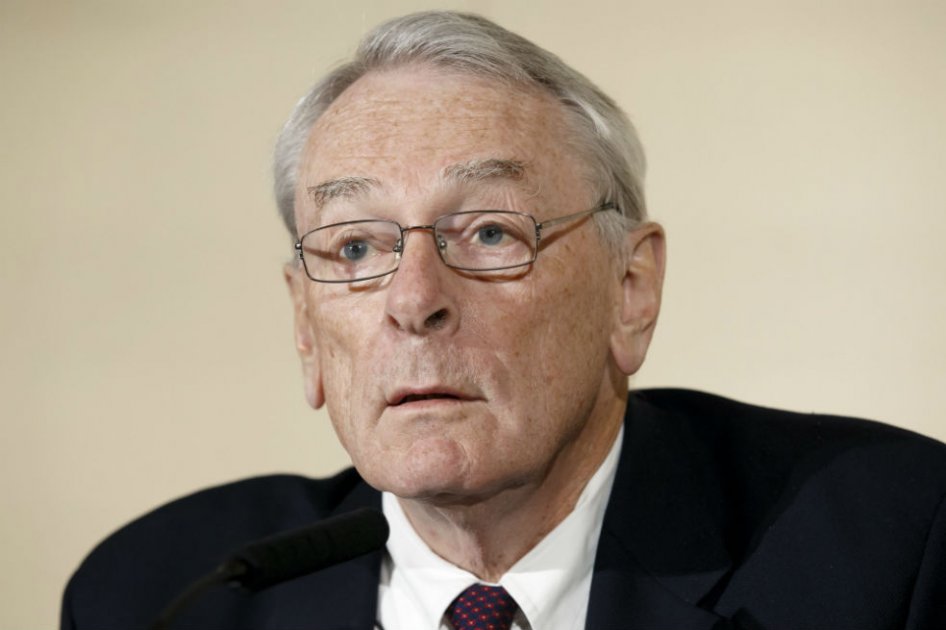 Presidente de la Comisión Independiente de la Agencia Mundial Antidopaje (AMA), Richard Pound, presenta un informe elaborado por la Comisión en Ginebra. Foto: EFE
