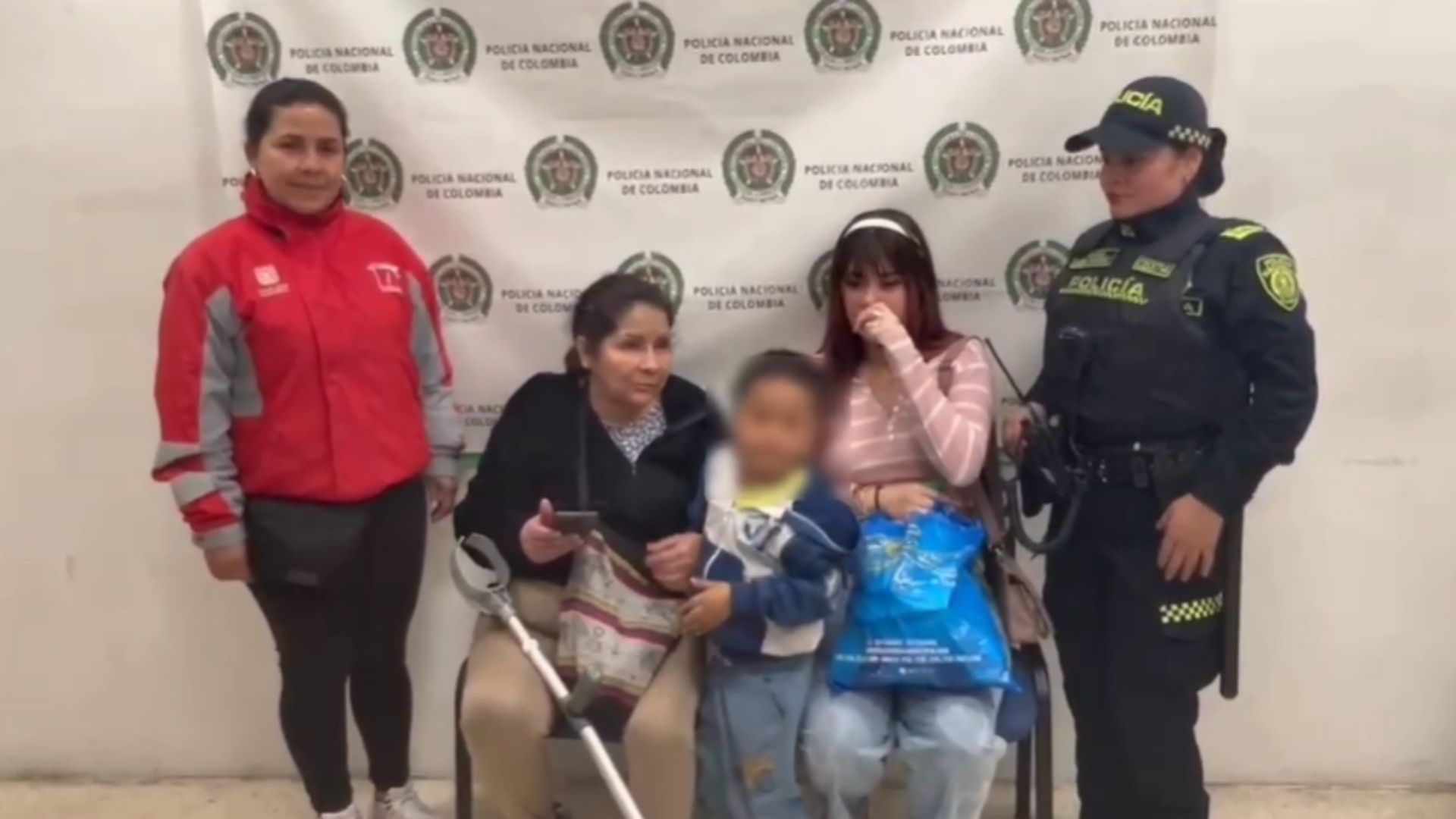 Logran el reencuentro entre menor extraviado en Transmilenio y su abuela