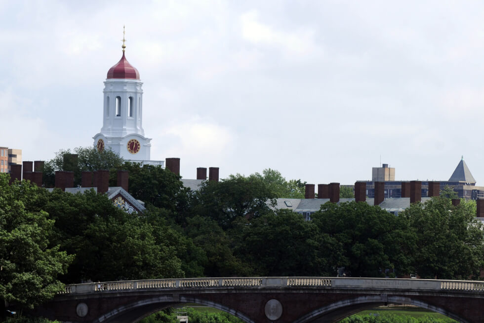 Jueza de EE. UU. apoya «discriminación positiva» que hace la U. de Harvard