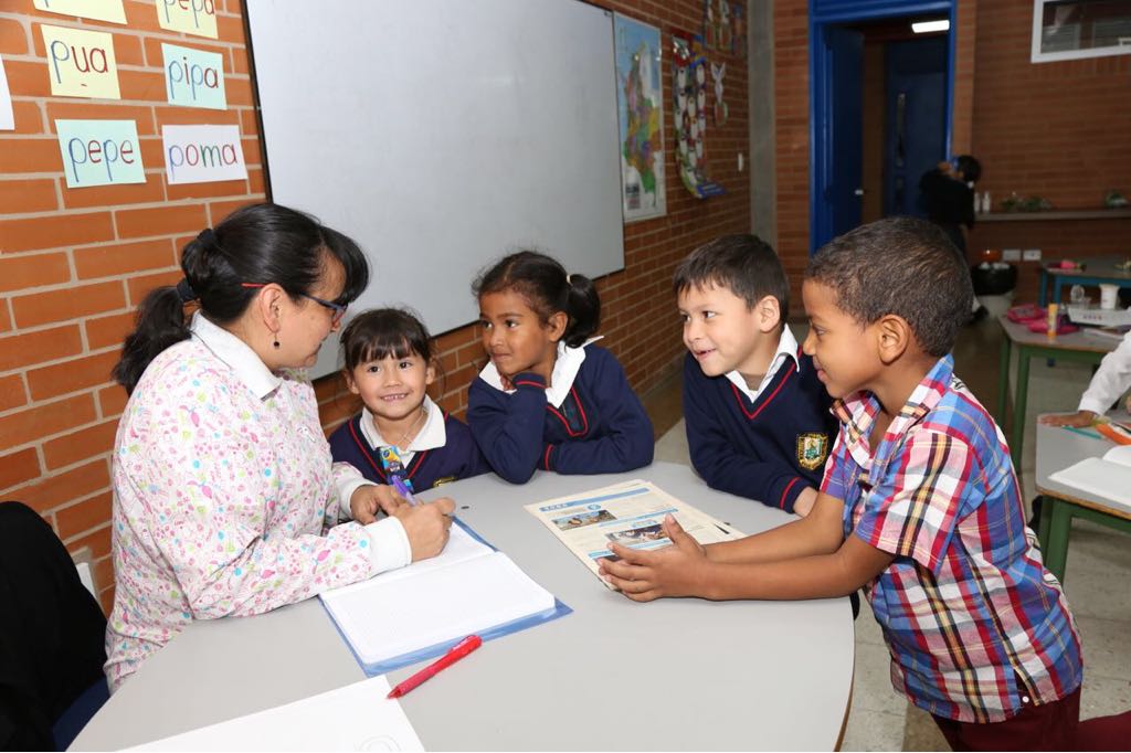 Maestros podrían hacer prácticas en colegios del Distrito