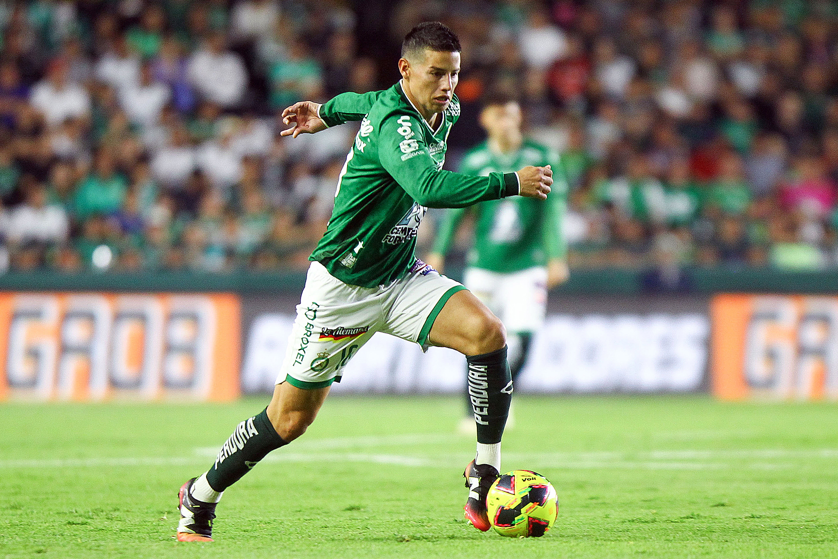 James Rodríguez sigue en la cima del fútbol mexicano: León derrotó a Tigres