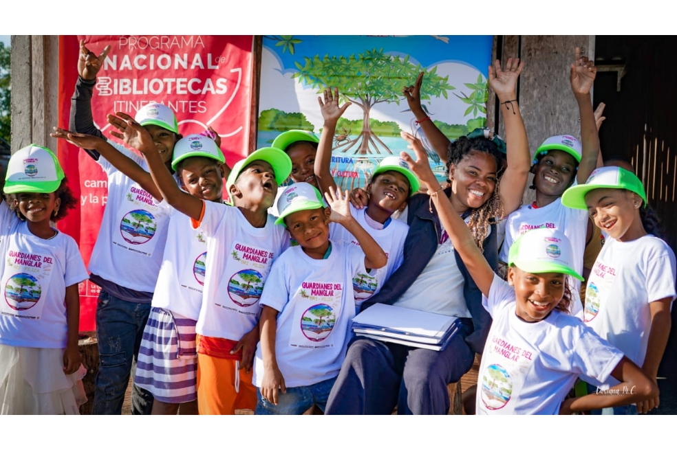 Los niños participan en jornadas de limpieza con el apoyo del Consejo Comunitario.