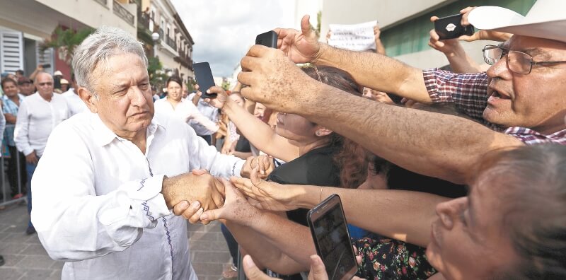 López Obrador, el presidente más popular de México en 25 años