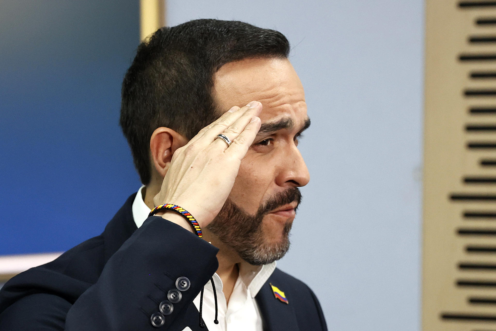Del “no seas tímida” al “no entiendes”: De la Espriella y el machismo en campaña electoral