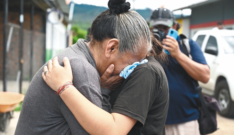 “No sé si murió acribillada o apuñalada”: mamá de una reclusa fallecida en Honduras