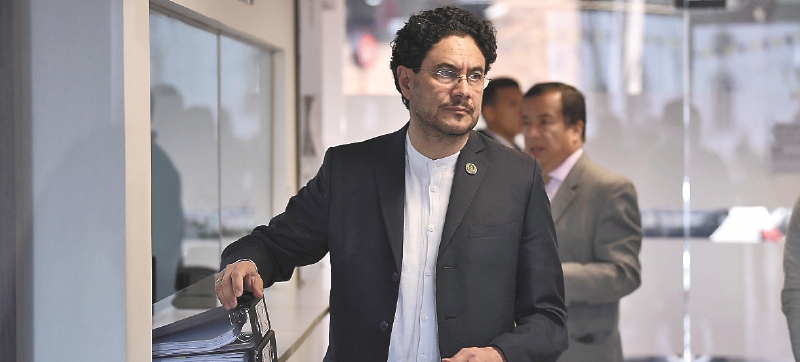 Iván Cepeda radica proyecto de ley para castigar obstrucciones a la paz