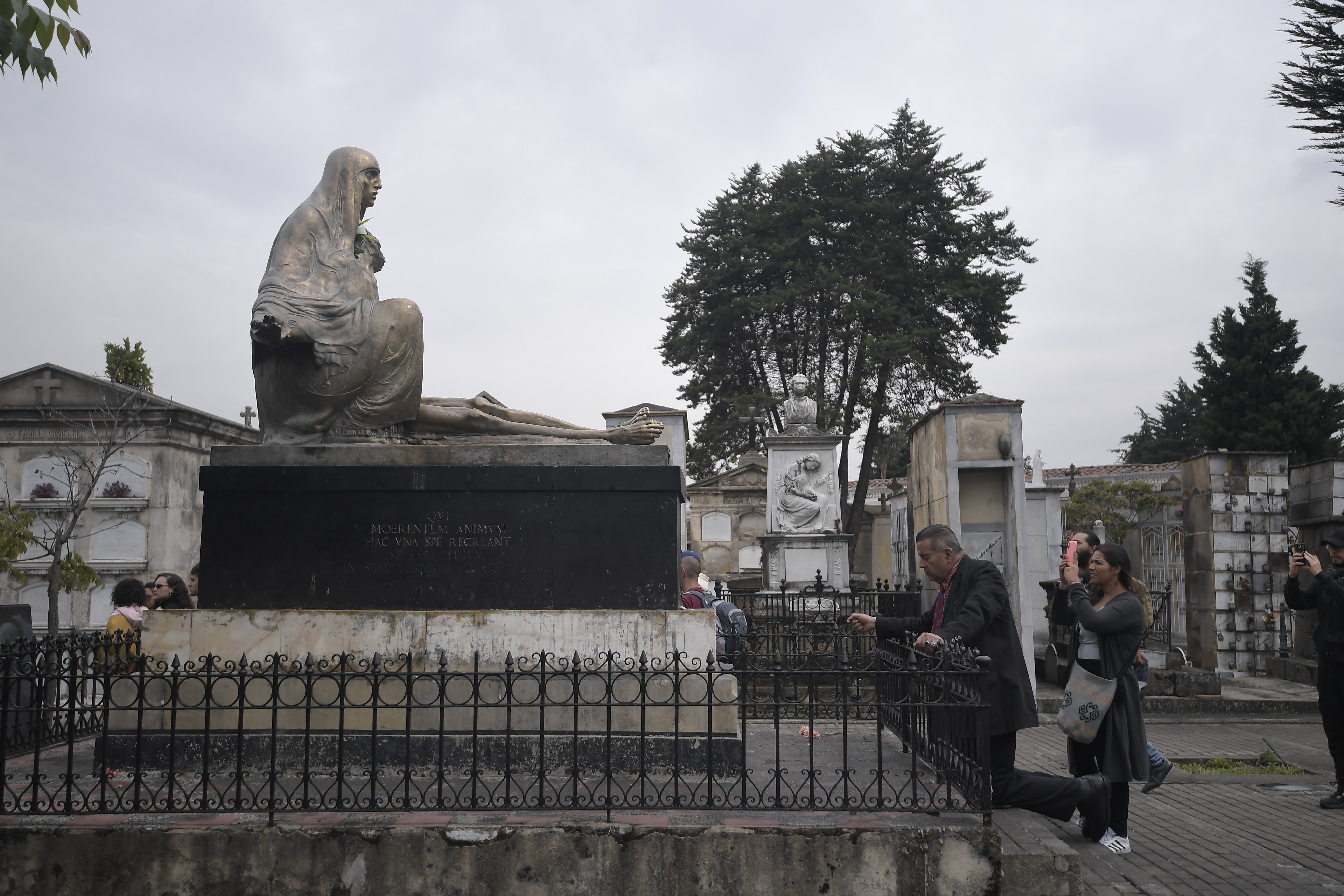 Operador de cementerios públicos dice que quiere ceder el contrato
