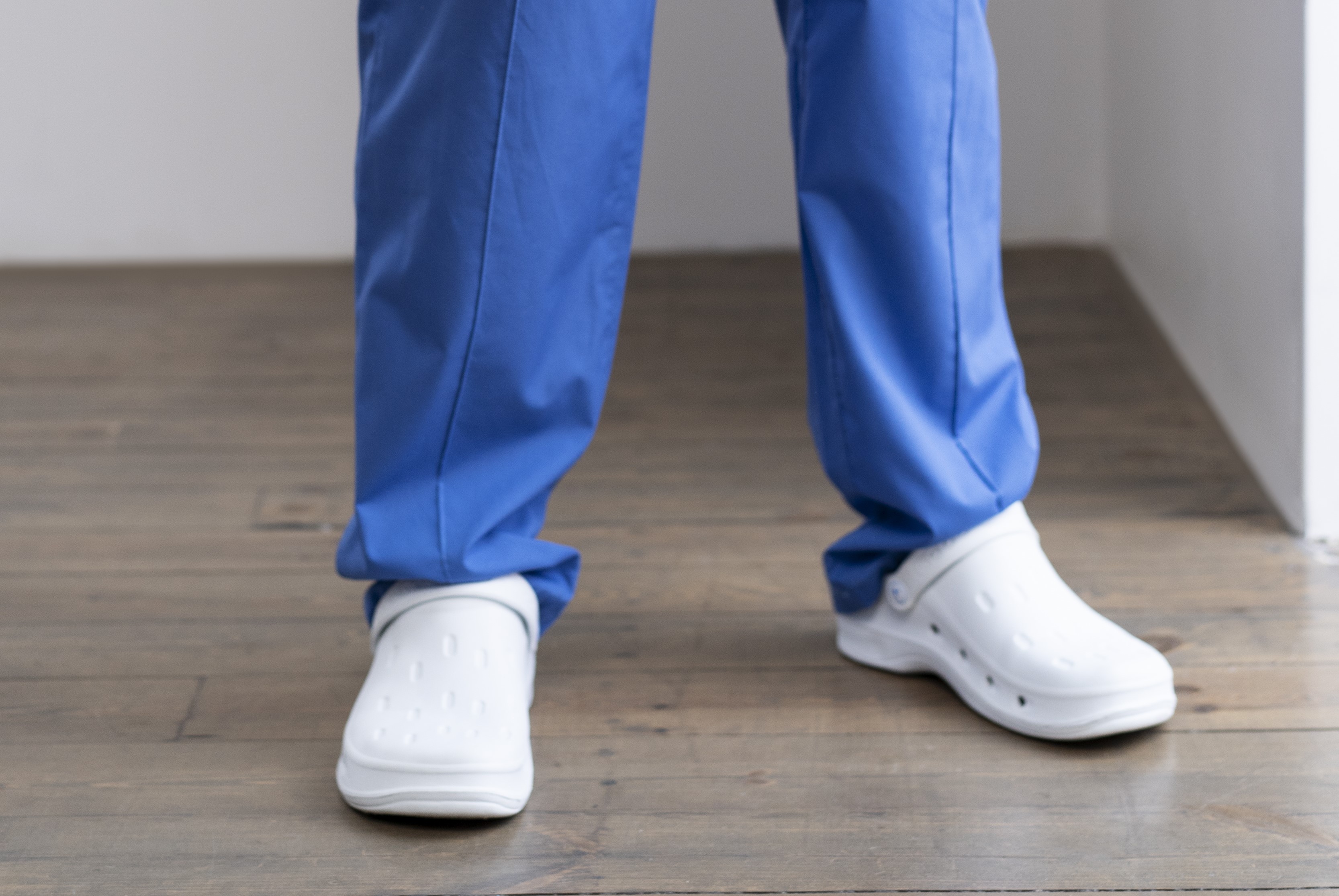 Zapatos de enfermería: cómo limpiarlos para una correcta desinfección y cuidado