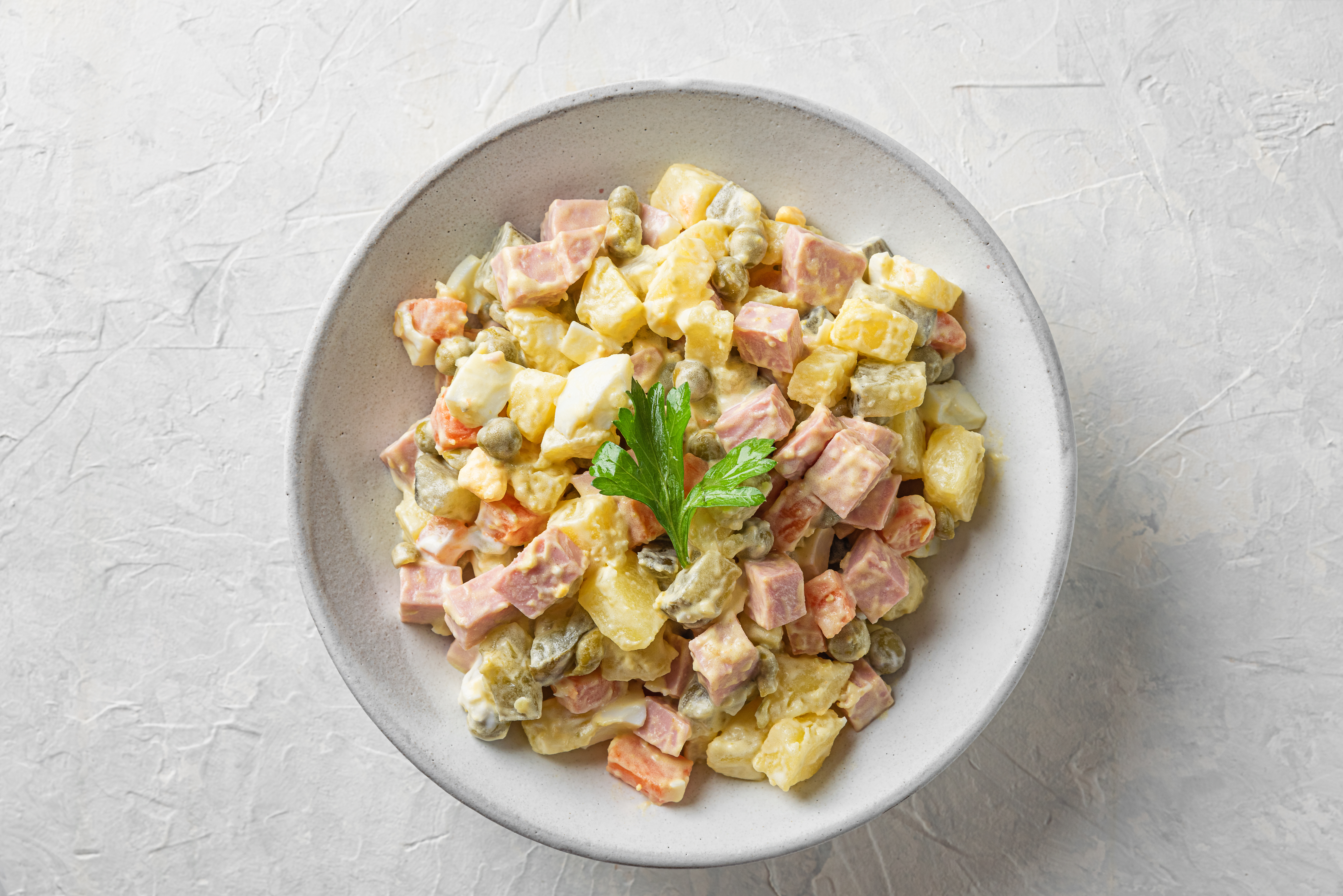 ¿Con ganas de ensalada rusa? Aquí te enseñamos a hacerla