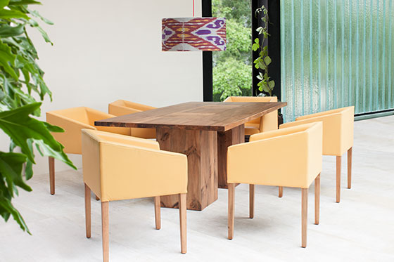 Madera y cuero naturales, una nueva alternativa en muebles