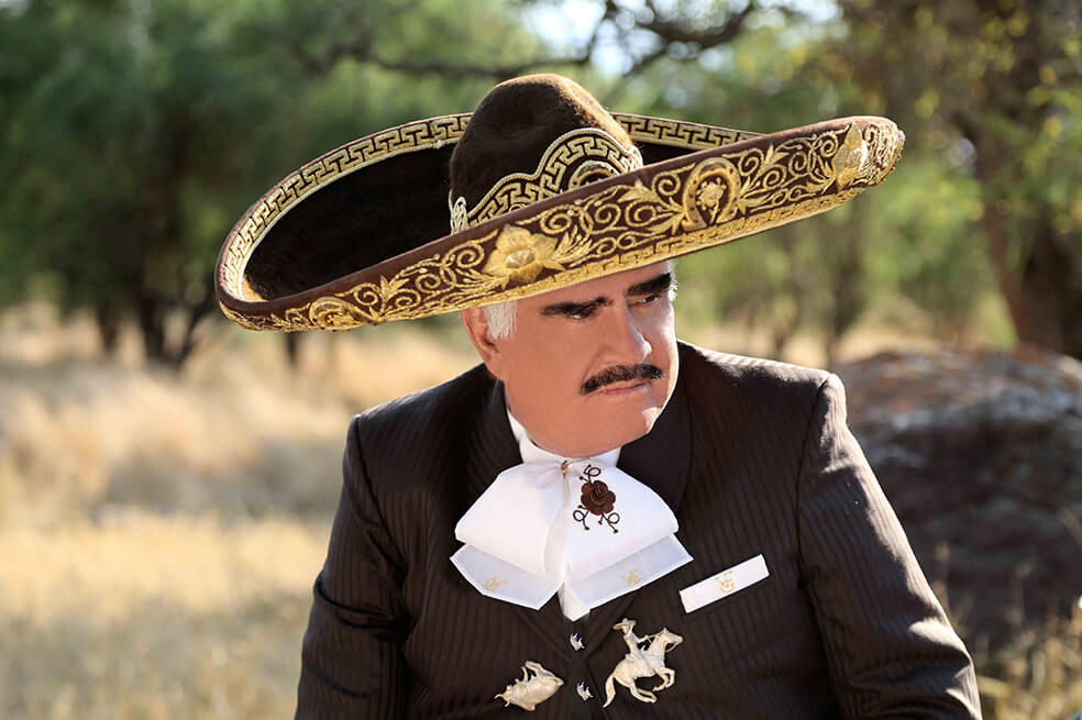 Vicente Fernández permanece grave, pero estable