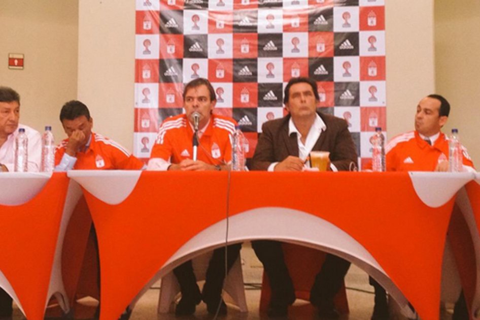 Fernando Velasco: el único camino para América es el ascenso