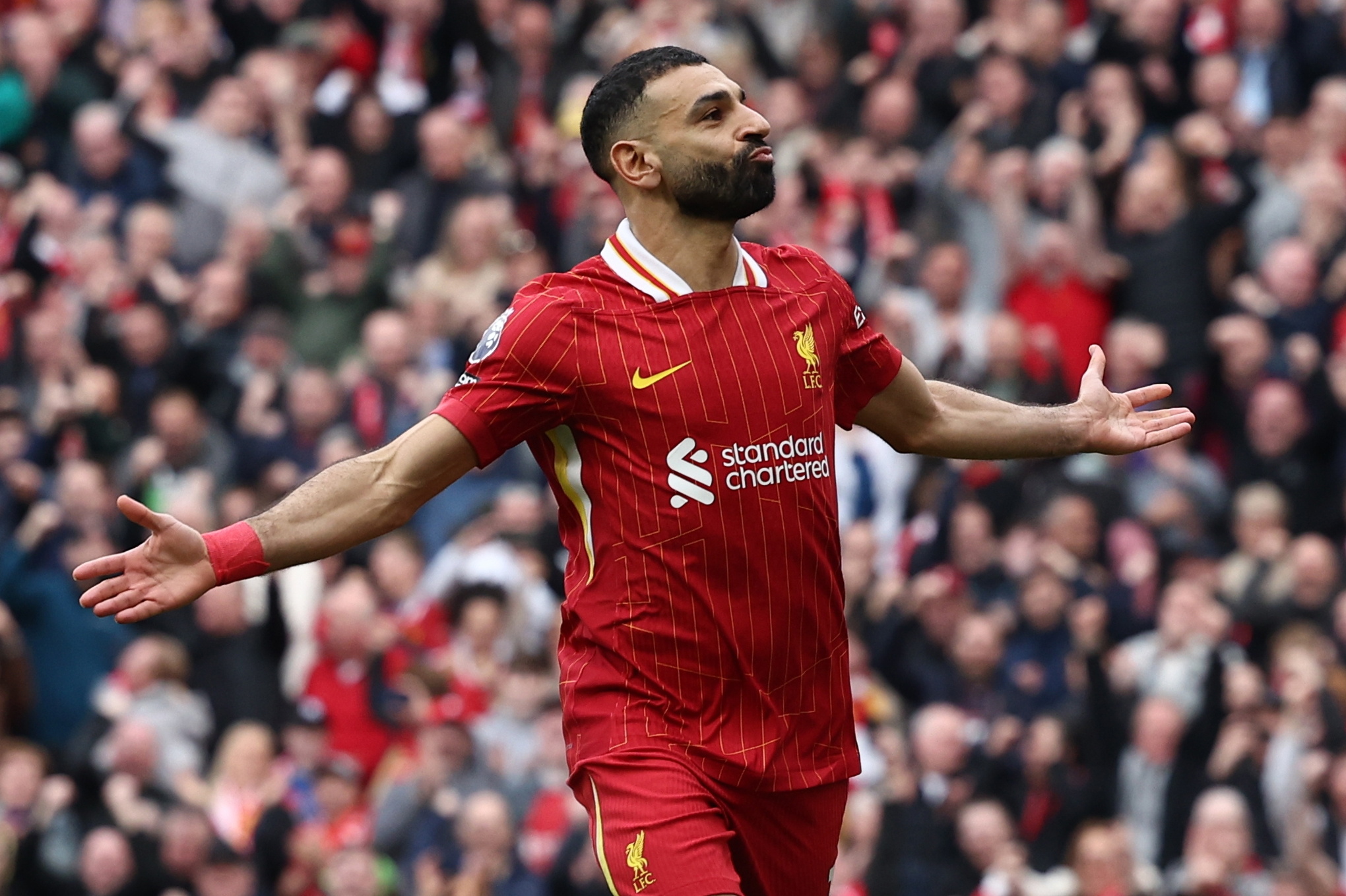 LIVERPOOL (United Kingdom), 08/03/2025.- Mohamed Salah of Liverpool celebrates scoring the 2-1 goal during the English Premier League match between Liverpool FC and Southampton FC, in Liverpool, Britain, 08 March 2025. (Reino Unido) EFE/EPA/ADAM VAUGHAN EDITORIAL USE ONLY. No use with unauthorized audio, video, data, fixture lists, club/league logos, 'live' services or NFTs. Online in-match use limited to 120 images, no video emulation. No use in betting, games or single club/league/player publications.