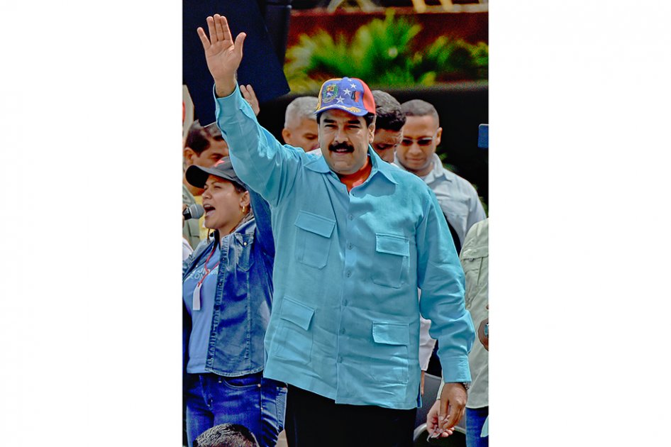 Maduro asegura que Uribe "llamó a una intervención armada" durante reunión con dirigentes opositores