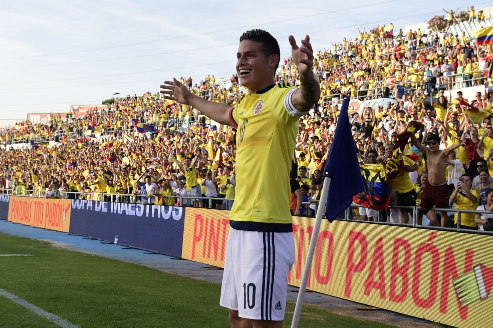 James Rodríguez celebra el primer gol de Colombia frente a Camerún.  / AFP