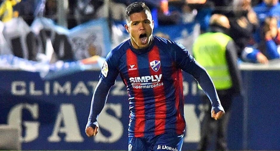 Cucho Hernández seguirá en el Huesca