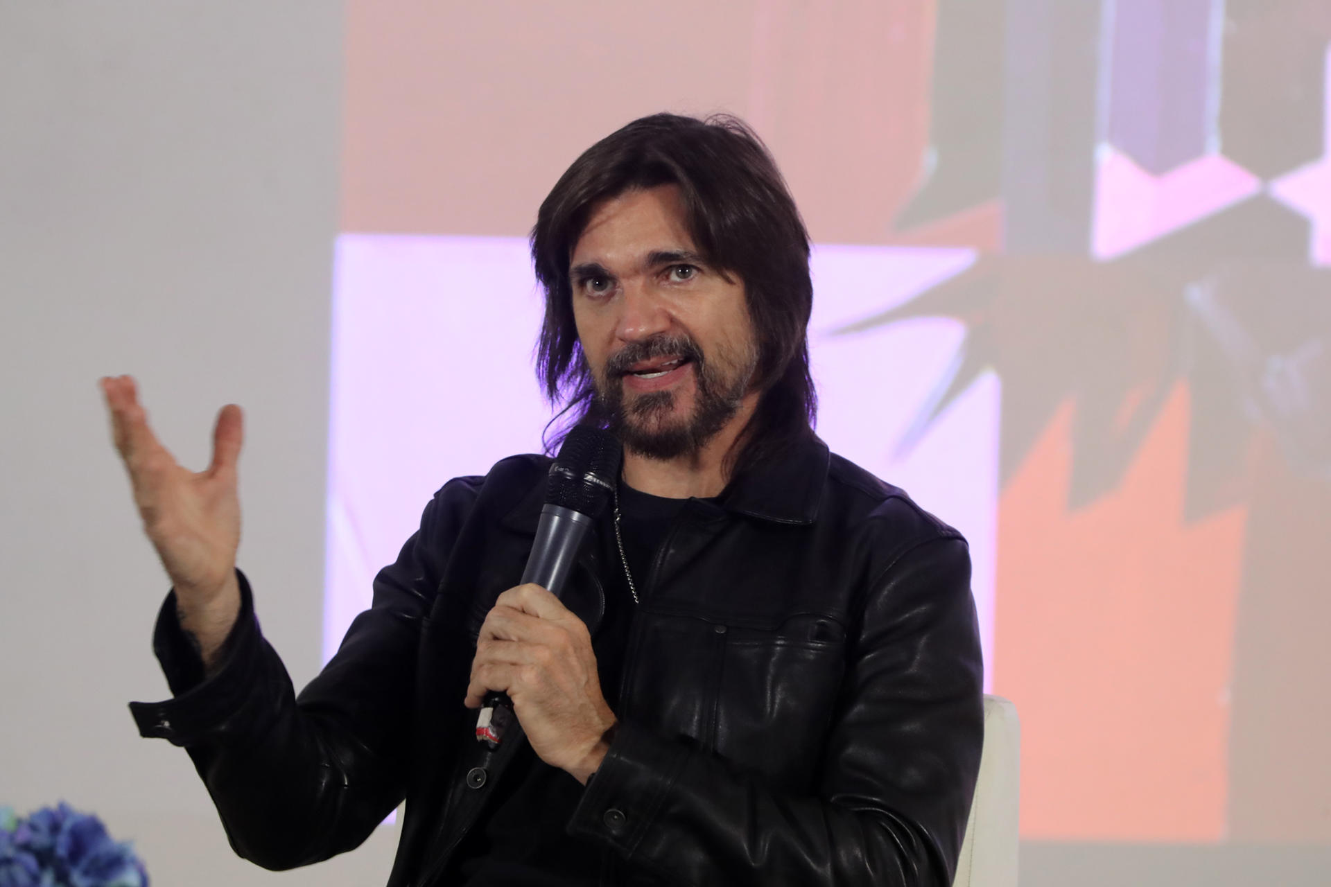 Juanes recordó a sus papás y su infancia en emotivo discurso en Premios Nuestra Tierra 2026