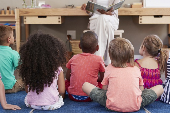 ¿Cómo enseñar a niños que discriminación por motivos de orientación sexual debe terminar?