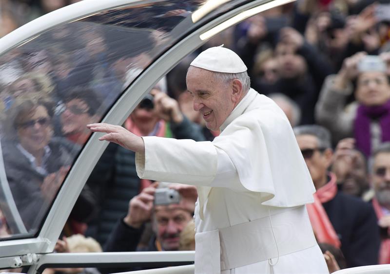 Papa Francisco convoca partido de fútbol por la paz
