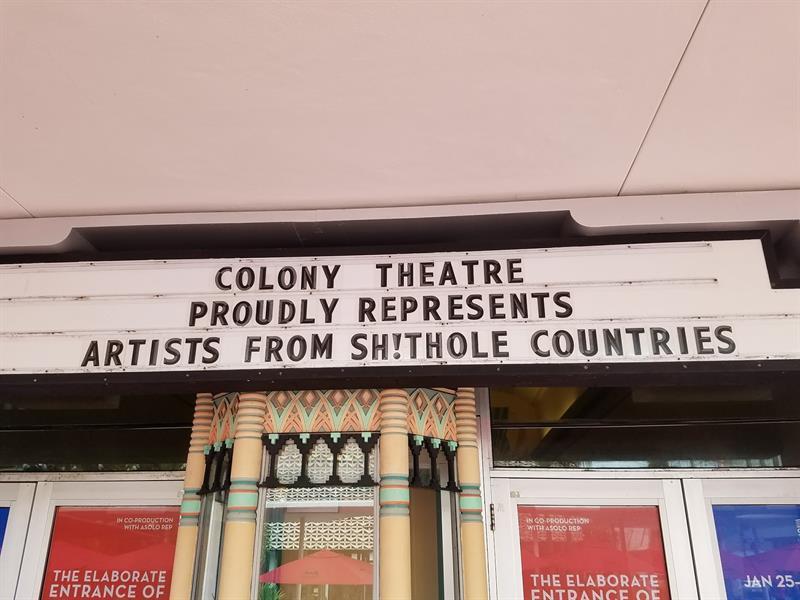 Teatro de Miami presume en su cartelera de representar a «países de mierda»
