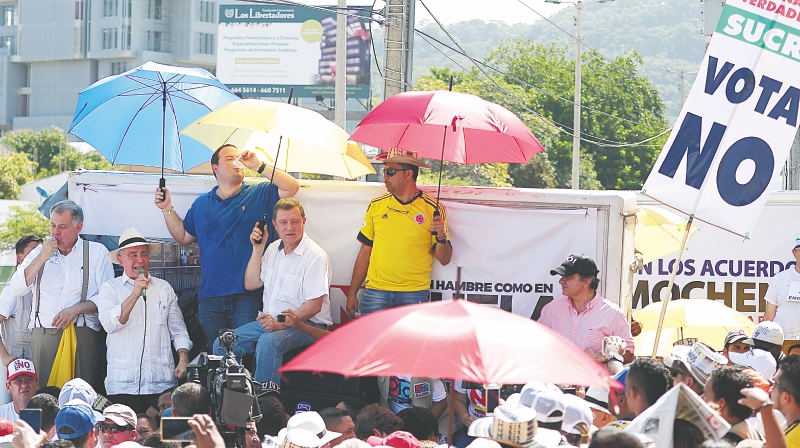 Alejandro Ordóñez y Álvaro Uribe en una manifestación en Barranquilla promoviendo el voto por el No. / Archivo