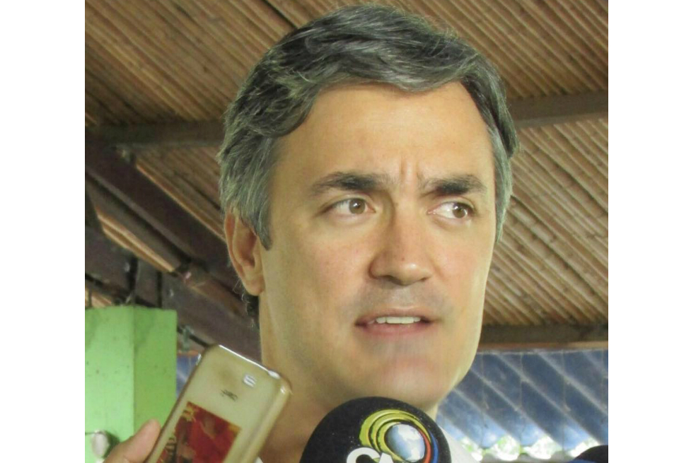 Se defiende candidato uribista que propone facilitar armas a los ciudadanos