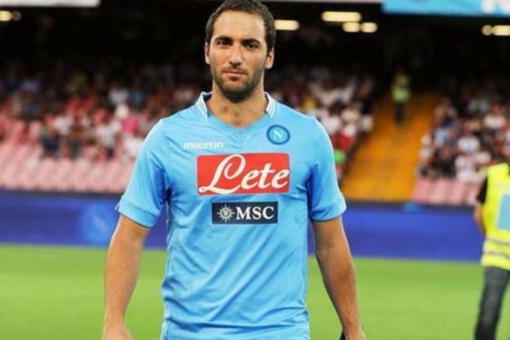 Higuaín sufre accidente durante jornada de asueto en Capri