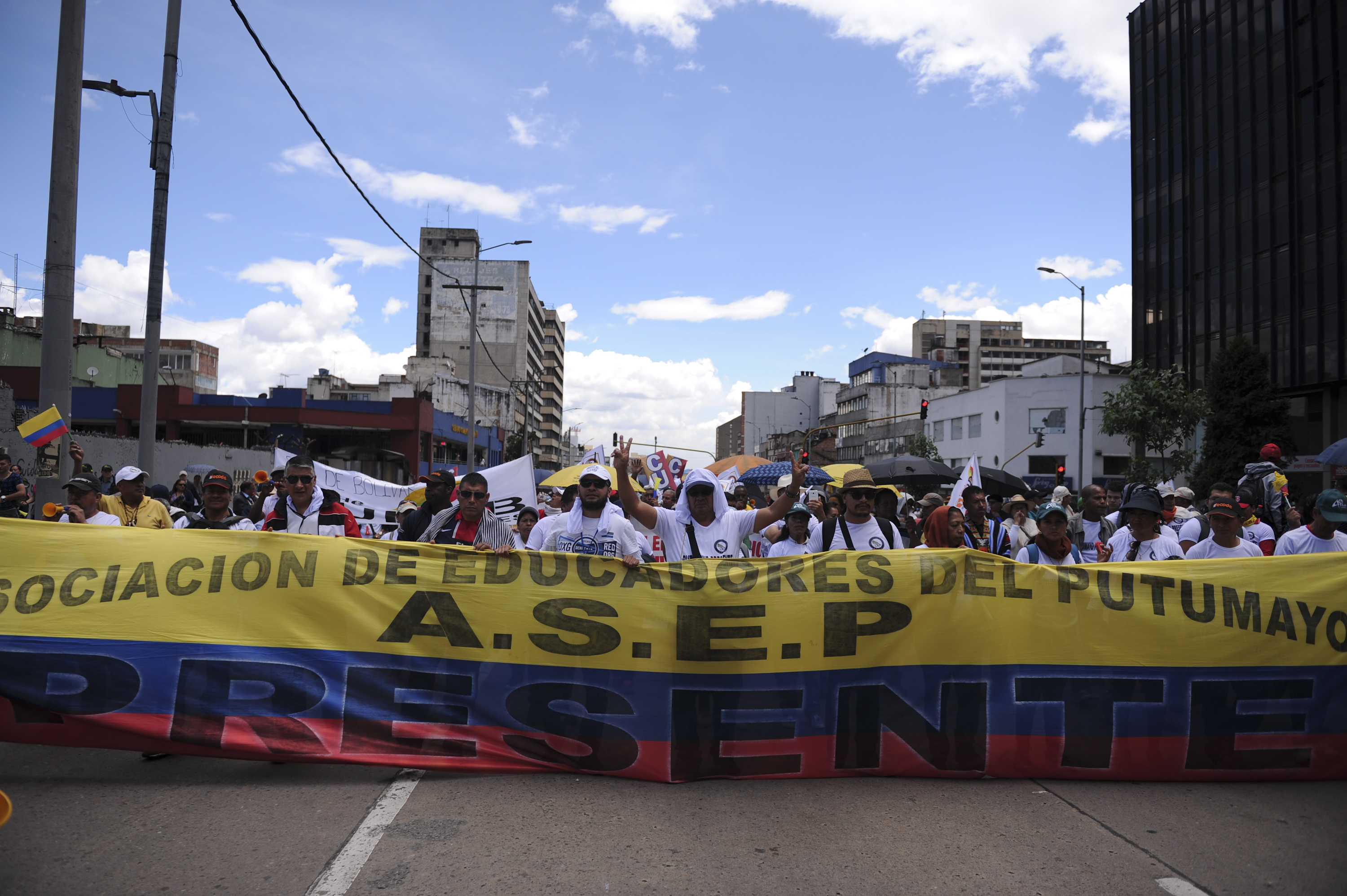 Miles de personas protestan en Estados Unidos contra el porte de armas