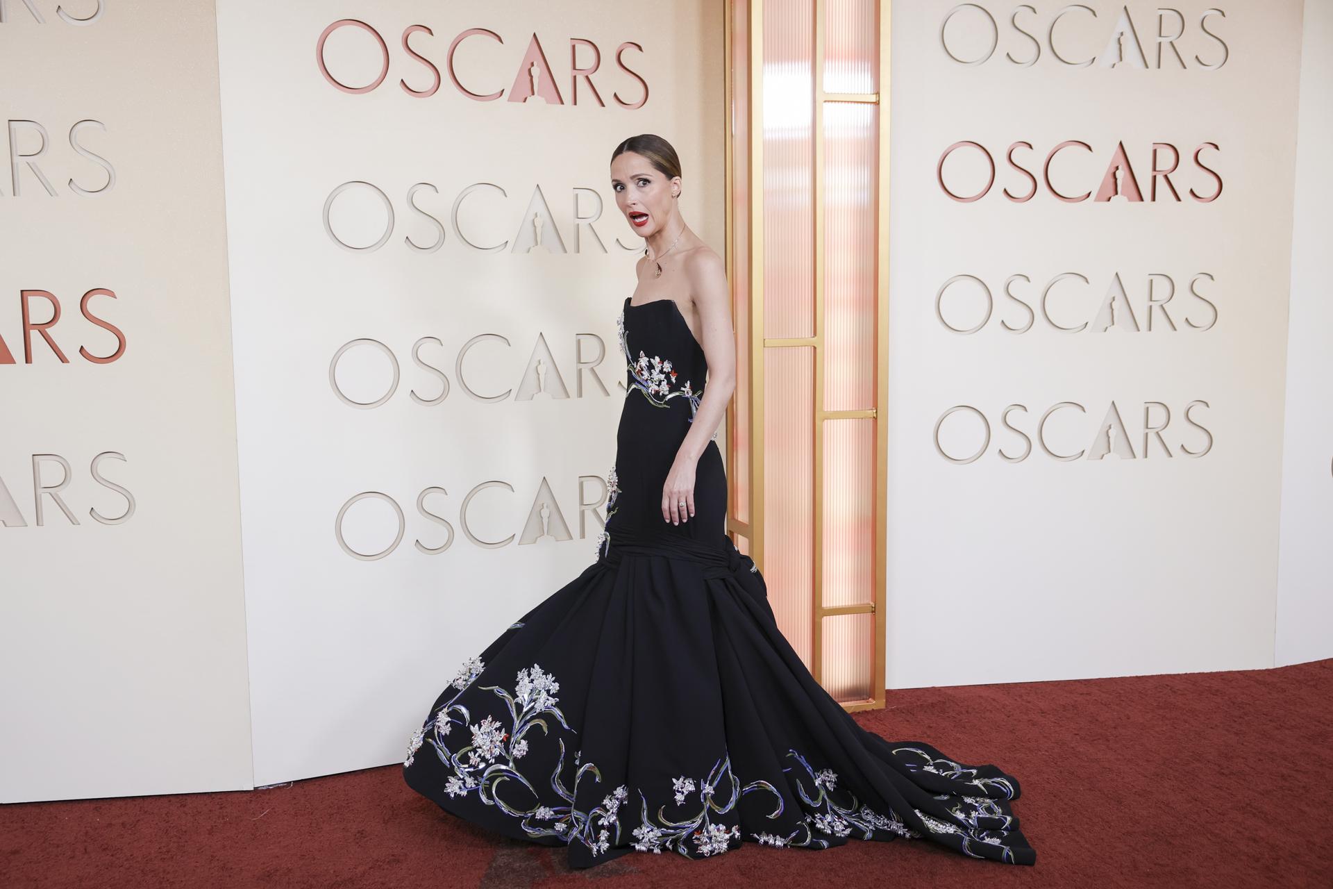 LOS ANGELES (United States), 15/03/2026.- Australian actor Rose Byrne on the red carpet prior to the 98th annual Academy Awards ceremony at the Dolby Theatre in Los Angeles, California, USA, 15 March 2026. The Oscars are presented for outstanding individual or collective efforts in filmmaking in 24 categories. EFE/EPA/RYAN SUN
