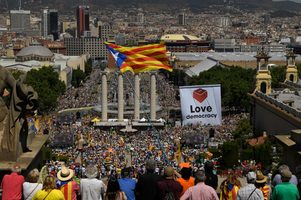 Gran concentración independentista para apoyar el referéndum en Cataluña