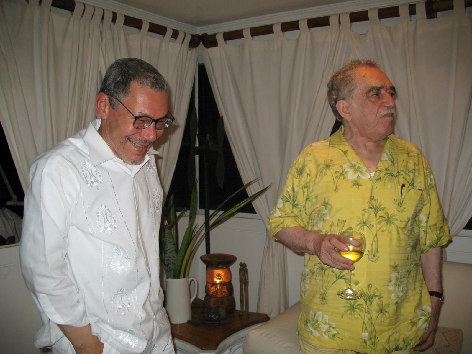 Roberto Burgos Cantor (1948-2018) y Gabriel García Márquez (1927-2014), dos grandes escritores de la cultura caribe colombiana. / Foto cortesía de Alberto Abello Vives