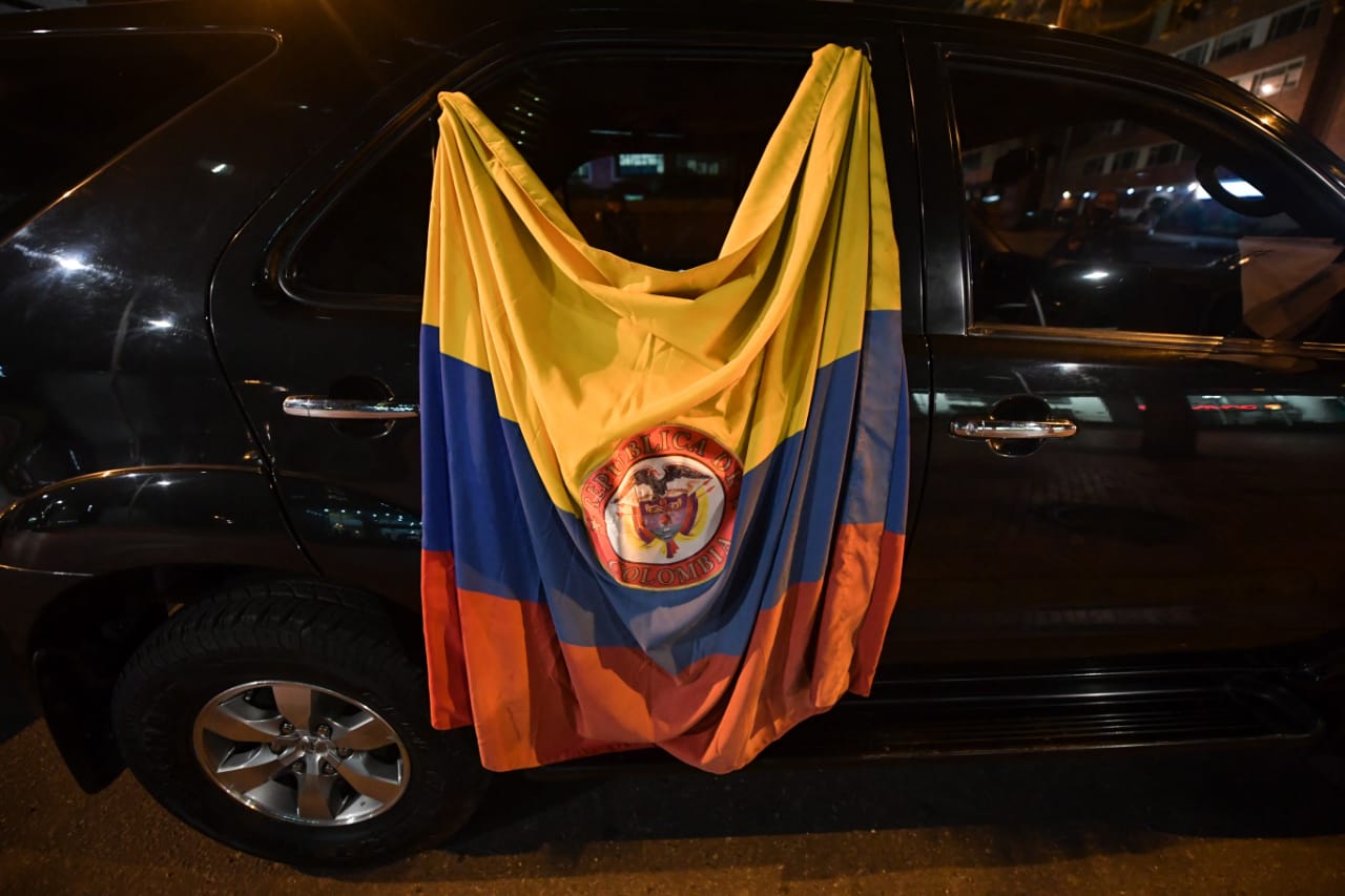 Marchas contra detención domiciliaria de Uribe