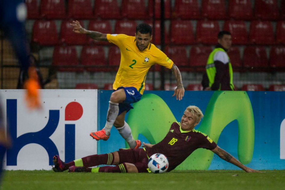 "Ruego que la paz pueda reinar en Venezuela": Dani Alves muestra su lado más solidario