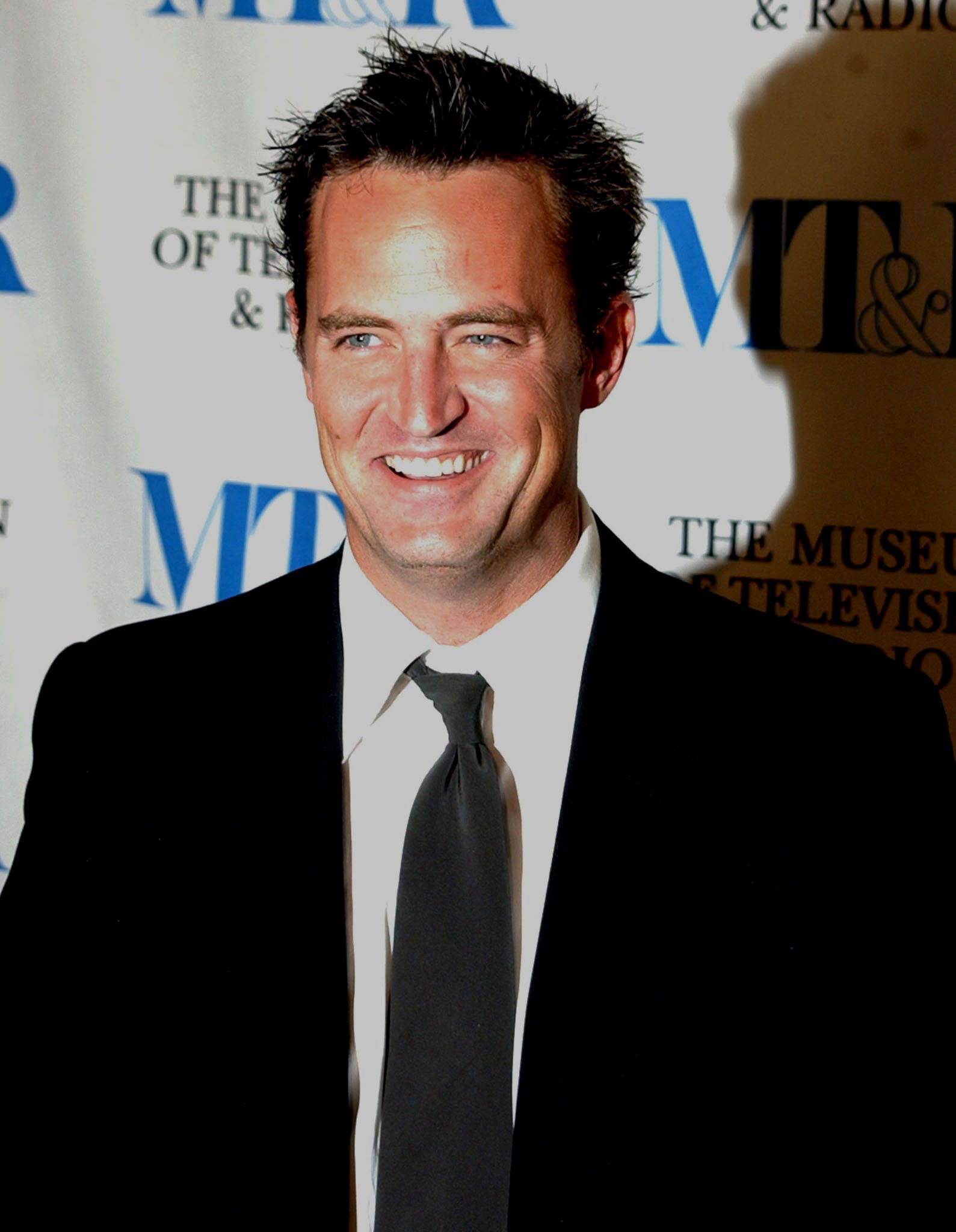Estrellas lloran la muerte de Matthew Perry: recuerdos y homenajes