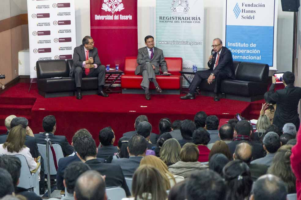 ‘Santos debe tener tratamiento de candidato presidencial’