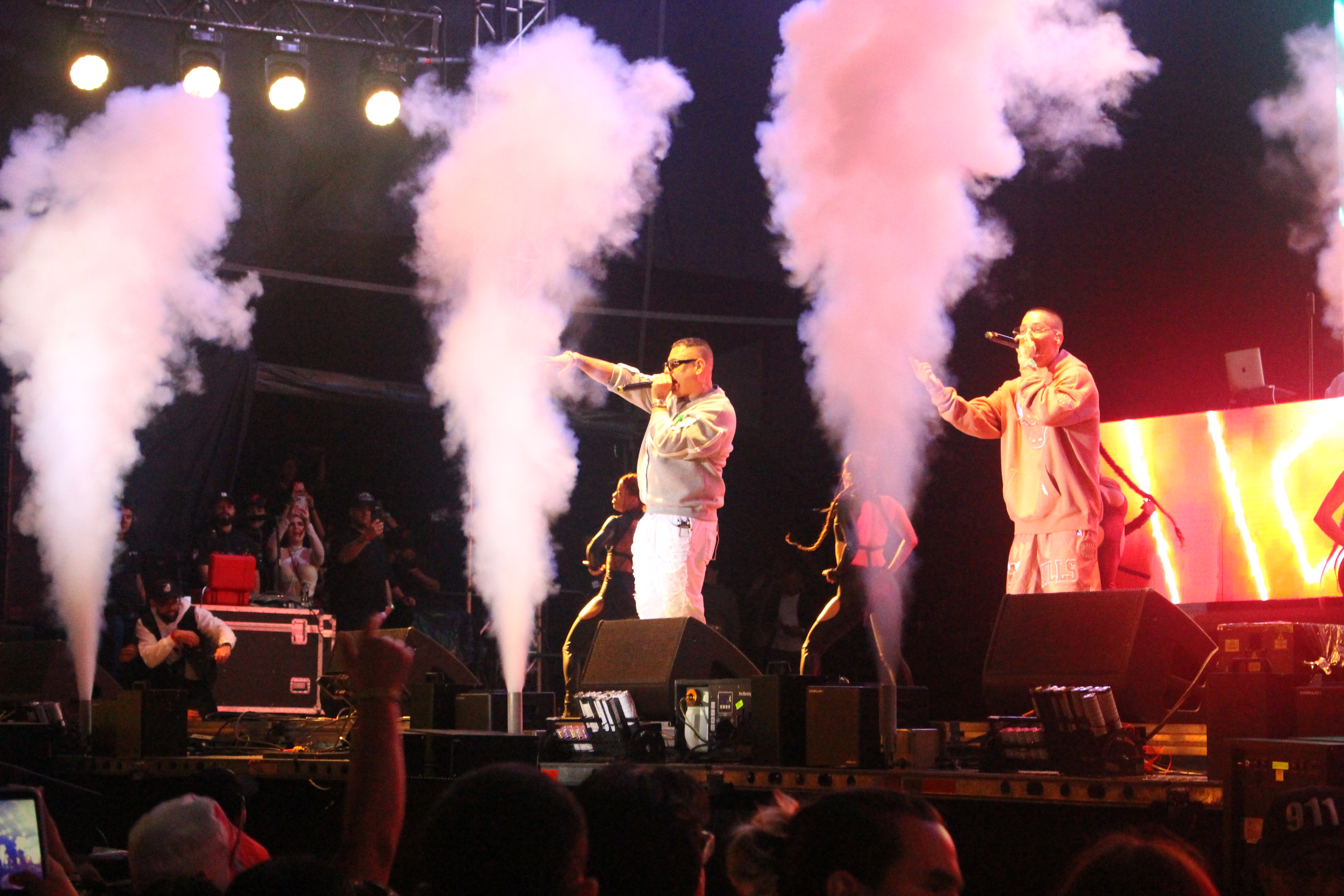 Los puertorriqueños Baby Rasta & Gringo trajeron el perreo con la interpretación de sus éxitos.