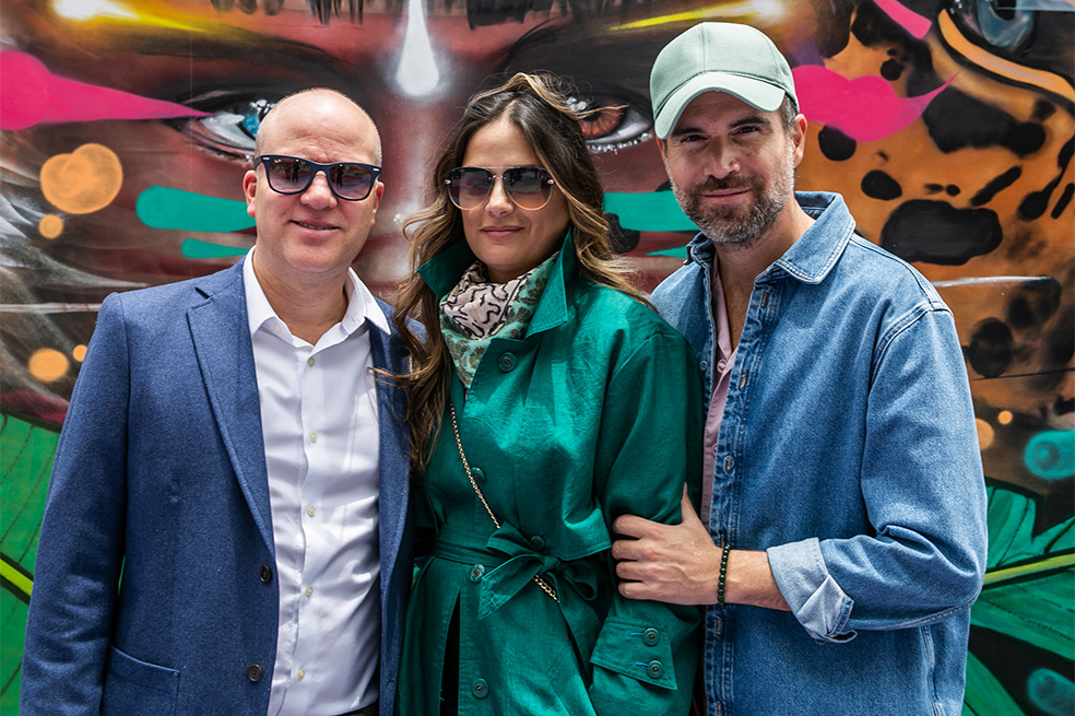 Circuito Arte Moda es un movimiento cultural, que por casi 20 años ha buscado cumplir con el propósito contribuir al desarrollo y promulgación del arte en sus diferentes expresiones. Este movimiento marca país, que ha tenido impacto a nivel internacional y nacional, ha apoyado a cientos de artistas emergentes y talentos que representan gran parte de la industria creativa, contribuyendo a su reconocimiento y visibilidad.